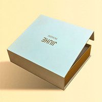 Boîte cadeau en carton sur mesure avec fermeture magnétique à rabat, doublure imprimée quadricolore et logo pour blush cosmétique