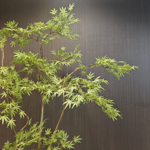 Arbre d'érable japonais artificiel réaliste en pot, plante d'érable verte artificielle pour les designers d'intérieur résidentiels et commerciaux - Product Image 6