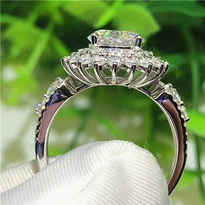 Anello Nuziale di Lusso per Donne, Stile Europeo, Elegante Gioiello da Sposa, Regalo per Feste e Uso Quotidiano - Product Image 4