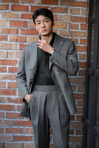 Pantalones de traje de lana de alta calidad para hombre, actitud relajada clásica, diseño plisado frontal, servicios ODM hechos en Vietnam - Product Image 3