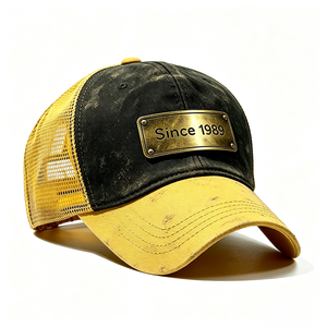 Casquette Trucker Vintage Noire et Jaune Délavée à 5 Panneaux avec Logo Plaque Métallique Personnalisée 1989, Toile Vieillie et Dos en Maille, Unisexe - Product Image 3