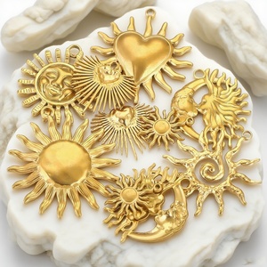 Colgante de Acero Inoxidable con Baño de Oro de 18k, Estilo Barroco Vintage, Sol, Luna y Corazón, para Collares DIY - Product Image 2