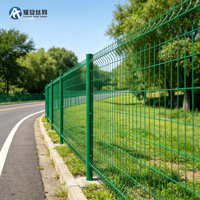 Clôture de sécurité 3D en treillis soudé thermolaqué, poteau carré courbé pour autoroute et aéroport, hauteur 2m, fabriquée en Chine, prix usine