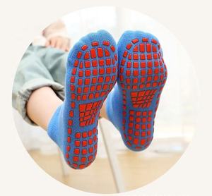 Vente en gros Chaussettes antidérapantes pour terrain de jeu pour enfants et femmes Chaussettes antidérapantes pour trampoline de yoga et parc - Product Image 2