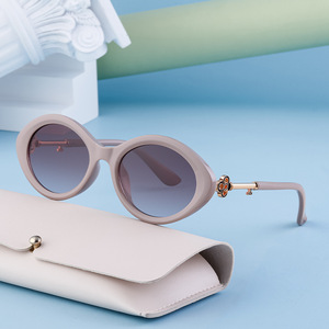 Gafas de Sol Irregulares Hechas a Medida para Mujer, Montura Negra de Moda, Lentes de PC con Protección UV400, Estilo Instagram, Gafas Redondas con Patillas Huecas - Product Image 3