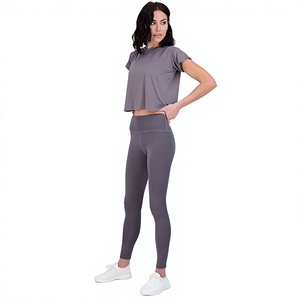 T-shirt court décontracté pour femme en coton doux, coupe ample, style streetwear urbain - Product Image 1