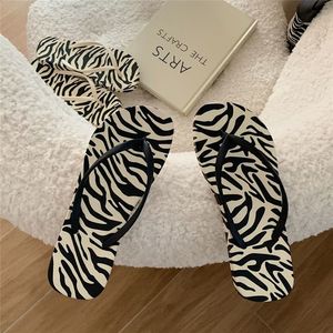 <span class=keywords><strong>Tongs</strong></span> de plage pour femmes, sandales décontractées de haute qualité, motif fruit de dessin animé, légères et à semelle souple - Product Image 4