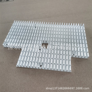 Dissipateur thermique pour carte mère industrielle en aluminium 6063 à trous traversants, fabrication sur mesure à Shenzhen - Product Image 2