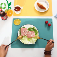 OKSILICONE Sets de table rectangulaires en silicone antidérapants et isolants, tapis de table pliables en silicone pour enfants