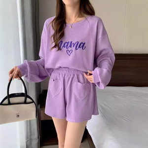 2025 femmes automne/hiver fête des mères tissu décontracté à manches longues brodé amour court costume gaufre 2 pièces tissu ensemble pour maman - Product Image 1