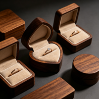 Boîte à bague en bois de noyer noir personnalisée FSC avec doublure en velours pour demande en mariage, bague simple en diamant