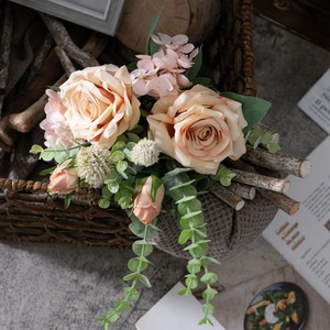 Ramo de Rosas Artificiales Jennifer Rose con Eucalipto para Decoración de Bodas CF01048 - Product Image 4