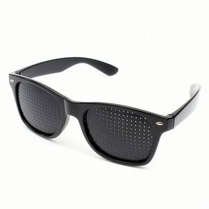 Gafas de Sol con Orificios Pinhole Negras con Logotipo Personalizado, Mejoran la Vista, Cuidado de la Visión, Gafas Pinhole Anti-miopía - Product Image 3