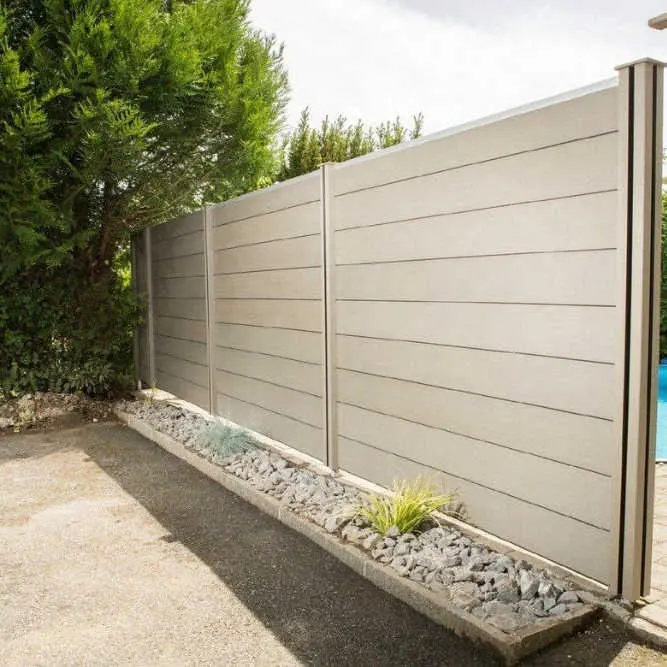 Painéis de cerca WPC escovados de fácil instalação Painel de parede composto de madeira e plástico para jardim ao ar livre para privacidade