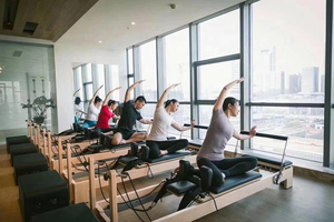 Dezhou Shizhuo Boay พิลาทิส Reformer เครื่องสีขาวเมเปิ้ลไม้พิลาทิสเตียงสำหรับโยคะ - Product Image 5