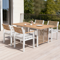 Ensemble de salle à manger d'extérieur en rotin léger et durable avec table et chaises - Design moderne pour hôtel, villa et jardin