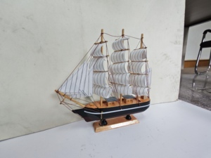 Modèle de bateau à voile en bois fait main avec <span class=keywords><strong>coque</strong></span> noire, figurine de <span class=keywords><strong>voilier</strong></span> nautique dans une boîte, pour la décoration de la maison, du bureau ou comme cadeau - Product Image 6