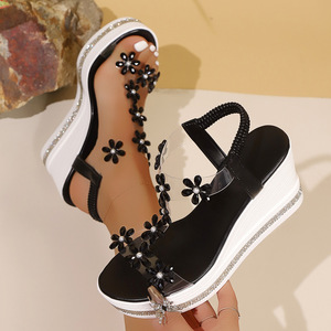 Sandales compensées à <span class=keywords><strong>plateforme</strong></span> OEM ODM 2026 Glamour avec strass et motif floral papillon pour femme, à bride de cheville réglable, bout ouvert, chaussures d'été habillées - Product Image 2