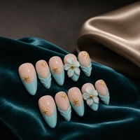 Faux ongles à presser 3D effet ombré rose nude et bleu avec fleurs et étoiles dorées pour salon de beauté (vente en gros)