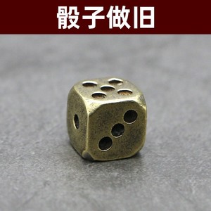 1 Stück Metall-Würfel Massives Messing Gold Hochwertiger 6-seitiger Spielwürfel Handpoliert Stressabbauend Familienparty 11mm Spielzeug Kreativ - Product Image 5