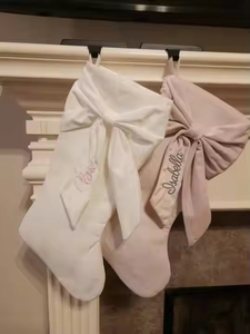 Stoking Natal Beludru dengan Hiasan Pita yang Sangat Lucu dan Menggemaskan untuk Dekorasi Perapian Dalam Ruangan dan Pesta di Rumah - Product Image 6