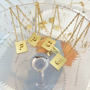<span class=keywords><strong>Lisa</strong></span>-collar con 26 letras inglesas, colgante cuadrado de 18K de acero inoxidable chapado en oro, joyería hipoalergénica - Product Image 5