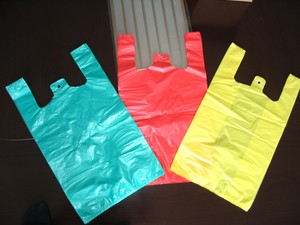ถุงช้อปปิ้งแบบเสื้อยืด HDPE ย่อยสลายได้ทางชีวภาพ สำหรับ OEM พร้อมสีตามสั่งและความหนา 10-50 ไมครอน สำหรับใช้ใส่กลับบ้าน - Product Image 3