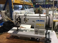 Machine à coudre industrielle d'occasion JUKIS 1560 à double aiguille, alimentation unisexe, pied entraîneur, avec moteur servo
