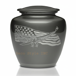 Urna de águila americana y bandera para adultos - Product Image 1