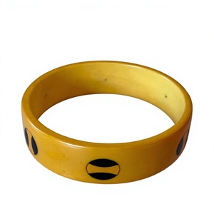 Bracelet jonc ouvert fantaisie en résine 2026, qualité supérieure, avec breloques en acrylique ange, bijoux élégants pour femmes, vente chaude en gros - Product Image 5