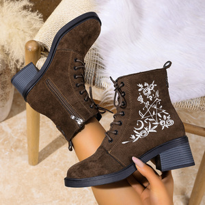 Stivali da Donna Vintage Ricamati <span class=keywords><strong>con</strong></span> <span class=keywords><strong>Tacco</strong></span> Medio, Nuovi <span class=keywords><strong>Stivaletti</strong></span> Autunnali <span class=keywords><strong>con</strong></span> <span class=keywords><strong>Tacco</strong></span> Grosso e Cerniera Laterale in Camoscio, Taglie Grandi - Product Image 3