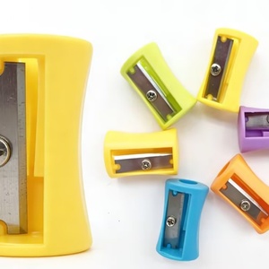 Sacapuntas Personalizado con Logotipo, Portátil, de un Solo Orificio, Manual, de Plástico, para Lápices Estándar y de Colores - Product Image 2