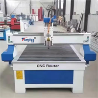 Routeur CNC 1325 1300x2500 Machine à tête unique Contrôle NC Studio Moteur de broche à refroidissement par eau 3,5 kW PLC 3 axes Prix à vendre