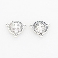 Centre de table Triangle pour chapelet de la médaille de Saint bénett, 1.8x2cm