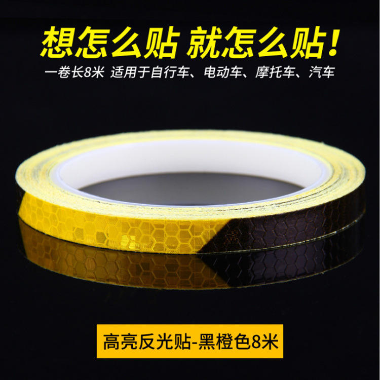 Noir et orange, 8 mètres de long