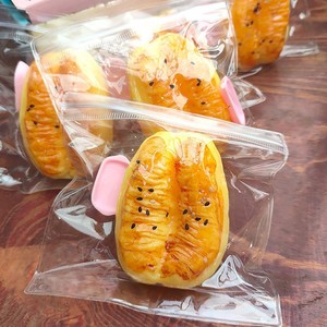 Jouets Squishy Alimentaires en Gros Nouveau Design Soufflé au Fromage Gâteau Fraise Jouet Squishy Anti-Stress Balle à Presser Taba Unisexe - Product Image 1