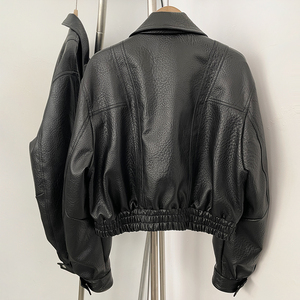 Chaqueta Biker Corta de Cuero PU Negra para Mujer, Nueva Colección 2026, con Dobladillo Elástico, Bolsillos con Doble Cremallera, Forro de Poliéster, OEM Personalizado, Tallas S M L, Venta al <span class=keywords><strong>por</strong></span> Mayor - Product Image 6