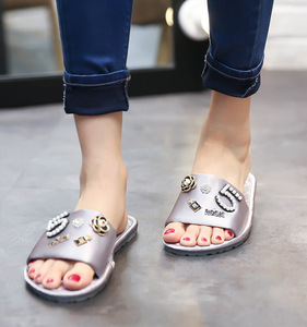 Moda in PVC scivoli <span class=keywords><strong>per</strong></span> le donne al coperto da bagno all'aperto <span class=keywords><strong>calzature</strong></span> nuovo Design di diamanti colorati Vamp estate <span class=keywords><strong>spiaggia</strong></span> signora pantofole - Product Image 5