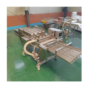 Machine automatique <span class=keywords><strong>de</strong></span> battage et <span class=keywords><strong>de</strong></span> chapelure Patty Machine d'enrobage <span class=keywords><strong>de</strong></span> miettes <span class=keywords><strong>de</strong></span> pâte à crevettes d'occasion industrielle - Product Image 4