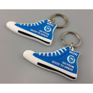Venta al por mayor Gran oferta logotipo personalizado 2d 3D suave zapatos llavero zapatilla de deporte llavero de PVC - Product Image 2
