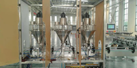 Machine de remplissage semi-automatique électrique pour sachets de poudre et barils, avec panneau PLC, buse anti-fuite et haute précision pour bouteilles en verre