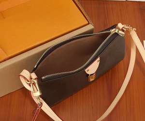 กระเป๋าถือแบรนด์ดีไซน์เนอร์ปี 2026 คุณภาพระดับ 5A พร้อมโลโก้ดั้งเดิม หนังแท้ กระเป๋าถือผู้หญิงคุณภาพสูง - Product Image 6
