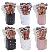 Lot de 10 pinceaux de maquillage professionnel avec logo personnalisé Vente en gros de pinceaux synthétiques Ensemble de pinceaux roses Maquillage