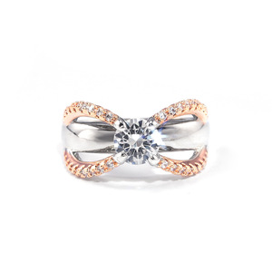 Anello Bicolore Rotondo con Accento Elegante per Donne, Accessorio Minimalista per Proposte e Feste, Regalo - Product Image 6