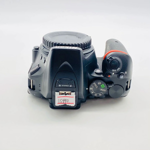 กล้อง Nikon D5500 ระดับกลาง 24.2MP เซ็นเซอร์ APS-C มือสอง สภาพตัวกล้องมีรอยขีดเล็กน้อย - Product Image 3
