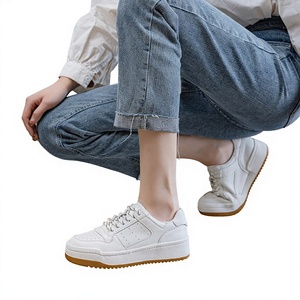 Zapatillas Chunky Blancas de Moda TikTok, Parte Superior de Cuero de Grano Entero, Forro de Piel de Oveja, Transpirables, Ligeras, Antideslizantes y Resistentes al Desgaste - Product Image 1