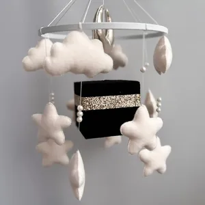 Mobile Bébé Islamique en Feutre, Cadeau Bébé Personnalisé Fait Main, Jouet Doux <span class=keywords><strong>Cube</strong></span> Coran, Éveil et Éducation Précoce, Vente en Gros - Product Image 1