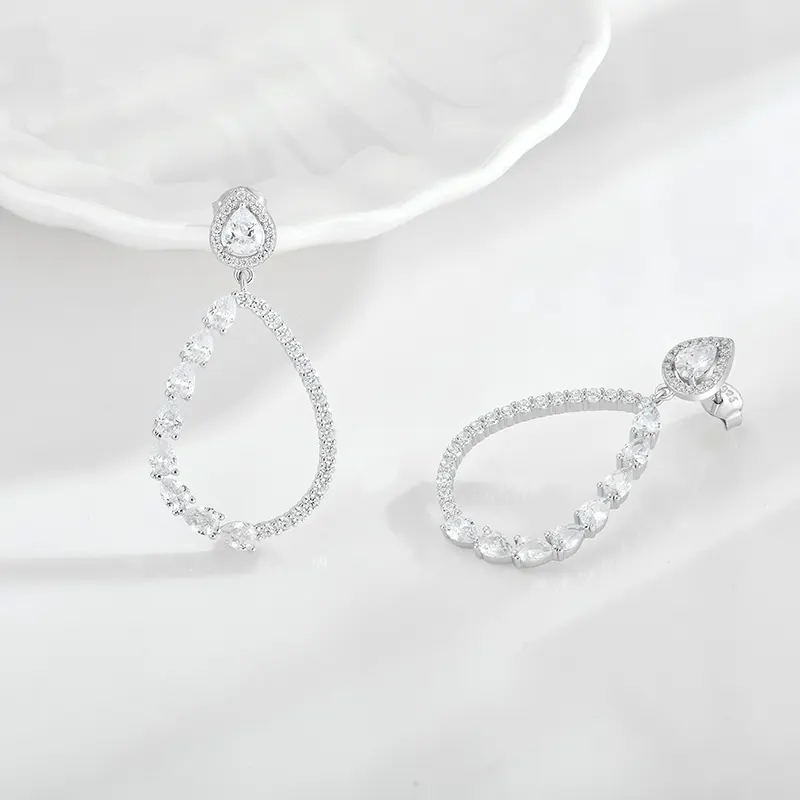 Gioielli di moda di lusso francese stile retrò semplice strass design di nicchia acqua goccia d'argento 925 collane orecchini set
