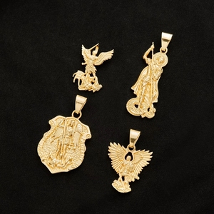 Pendentif Dragon-Slaying Saint-Michel et Saint-<span class=keywords><strong>Georges</strong></span> Vintage en Acier Inoxydable 316 Plaqué Or 18 carats PVD Style Hip Hop – Meilleure Vente - Product Image 1