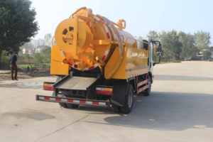 Camion multifonctionnel d'aspiration des eaux usées et de nettoyage haute pression, camion-citerne à vide combiné, nettoyeur haute pression - Product Image 6